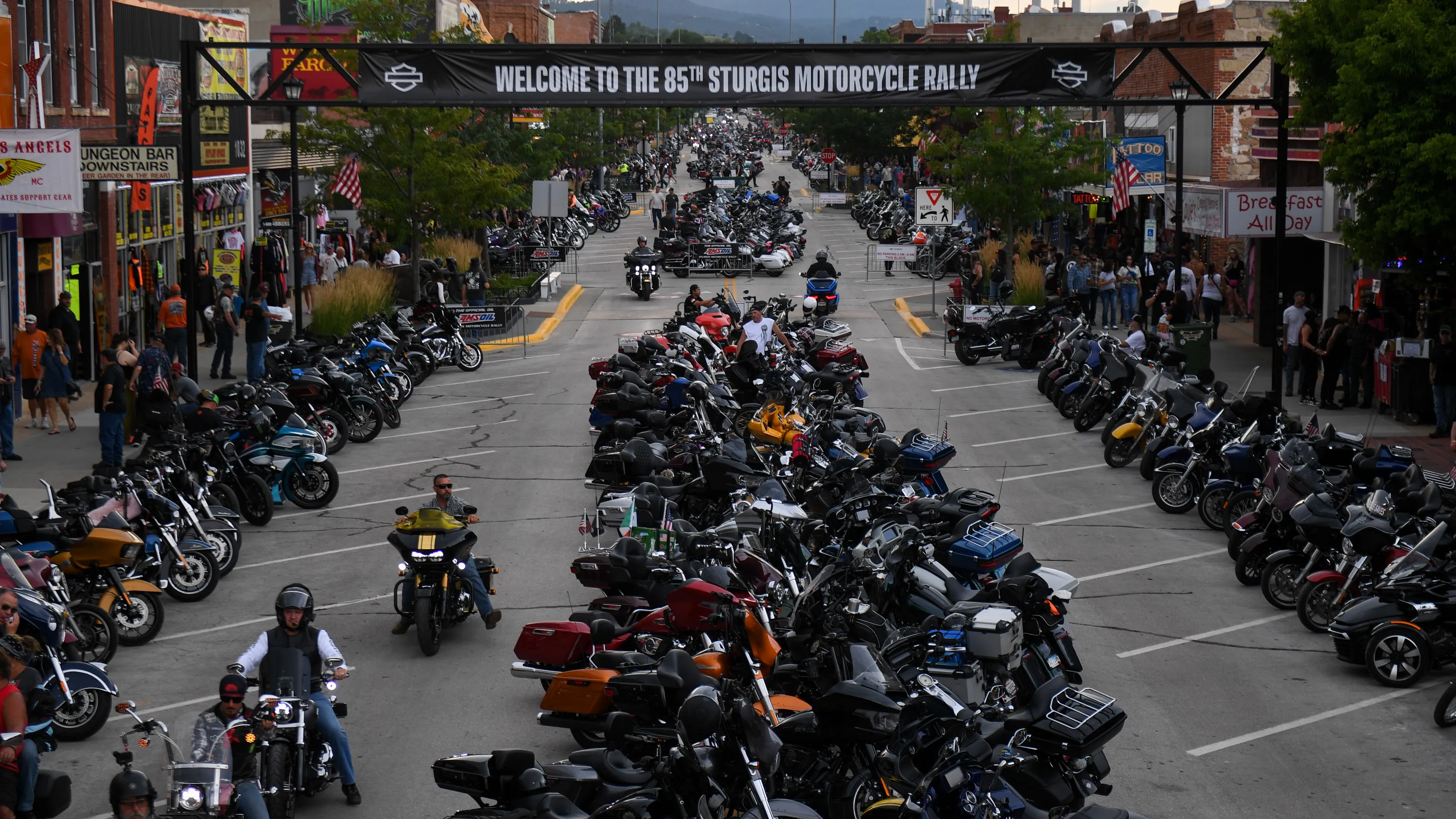 Featured image for Hundreds of Thousands Gather at 85th Sturgis Motorcycle Rally in Black Hills