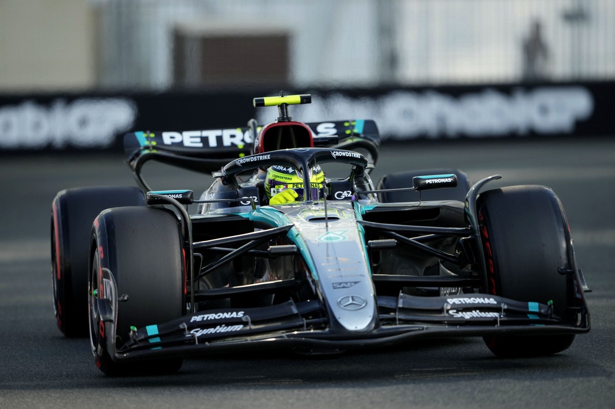 Hamilton's Early Exit Marks Dramatic Abu Dhabi Qualifying