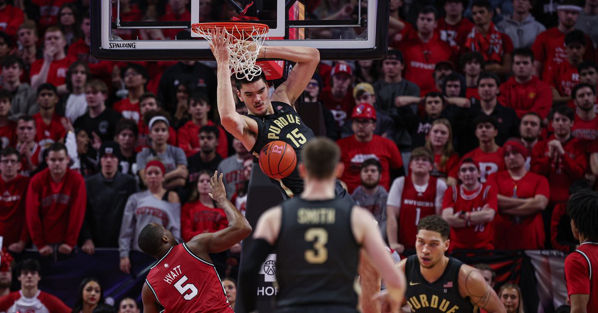 "Shakeup in Men's AP Top 25 as Purdue Holds Strong"