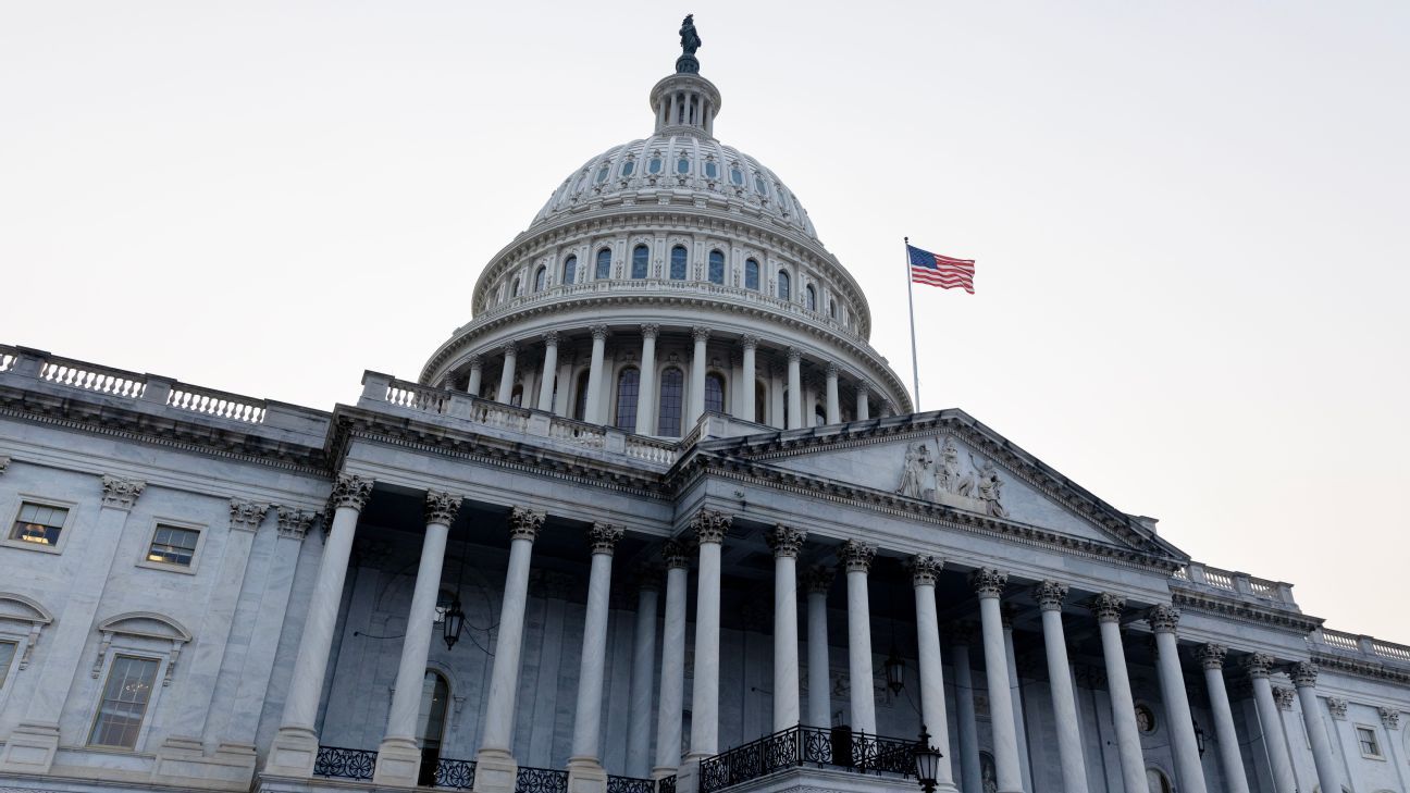 "Senators propose bipartisan bill for national oversight of college sports and NIL reform"