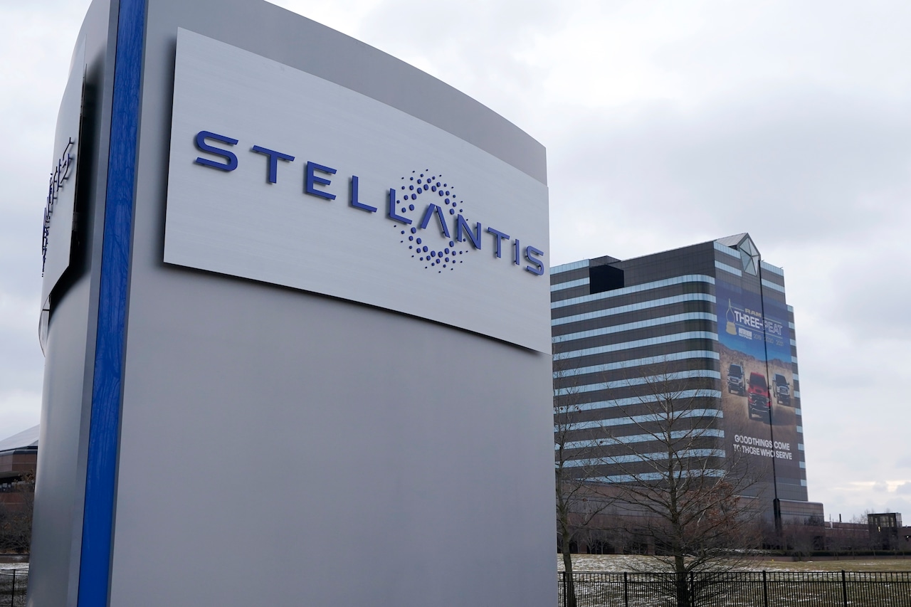 Stellantis Announces Layoffs of 400 Salaried Workers in Michigan