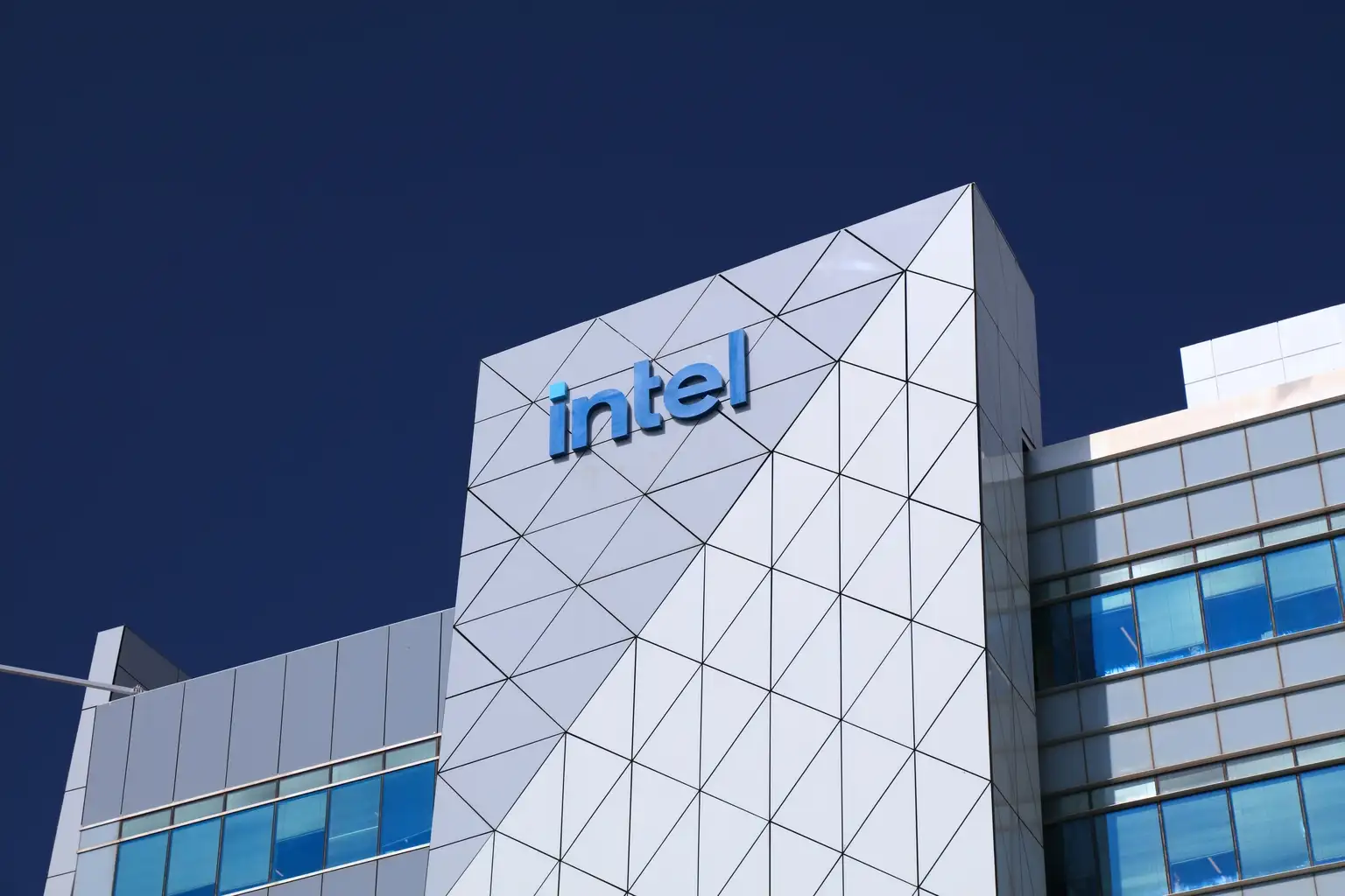 Intel Faces Investor Doubts Amid Uncertain Future