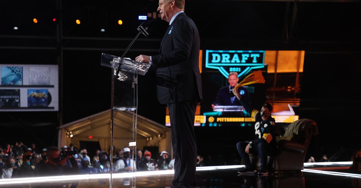 "Steelers' 2023 Draft Strategy: Intriguing Picks and Rising Stocks"