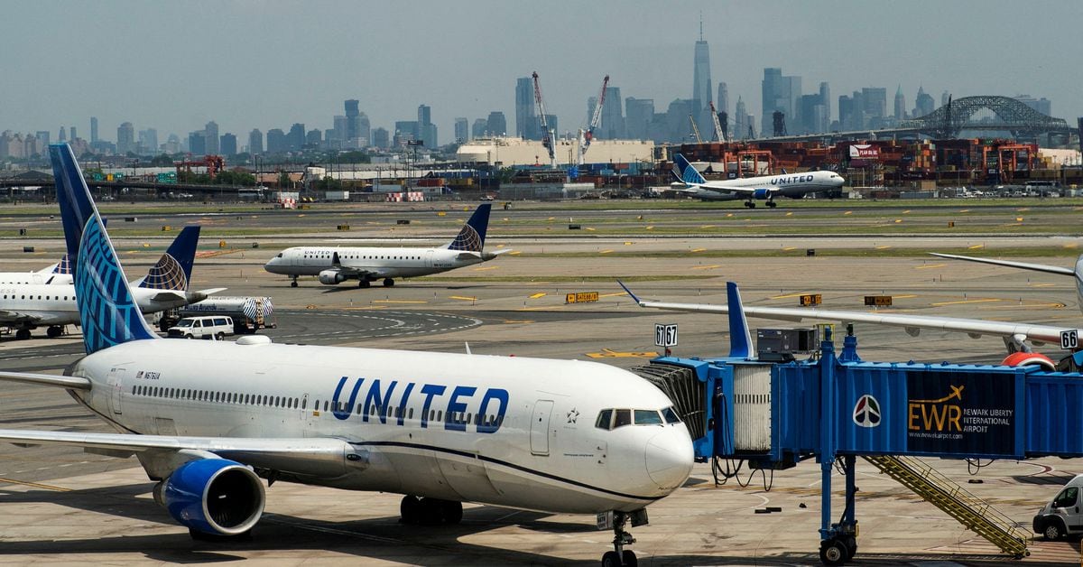 US FAA Extends Airlines' Minimum Flight Requirements at NY Airports