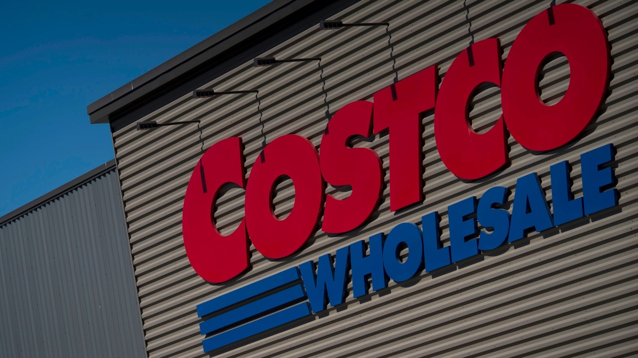 Costco CFO sees recession signs in changing customer behavior.