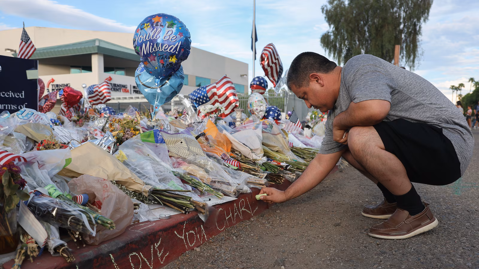 Charlie Kirk Memorial Service Scheduled for Sunday at State Farm Stadium with Trump and Vance Speaking