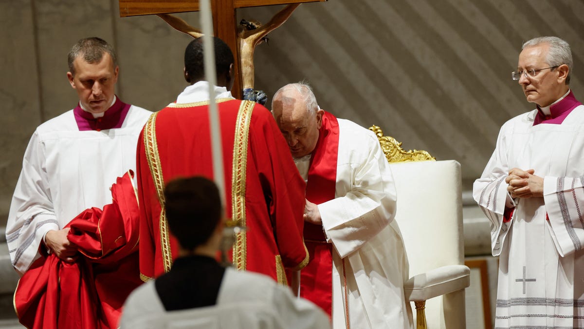 Featured image for "Pope Francis Prioritizes Health, Skips Good Friday Procession"