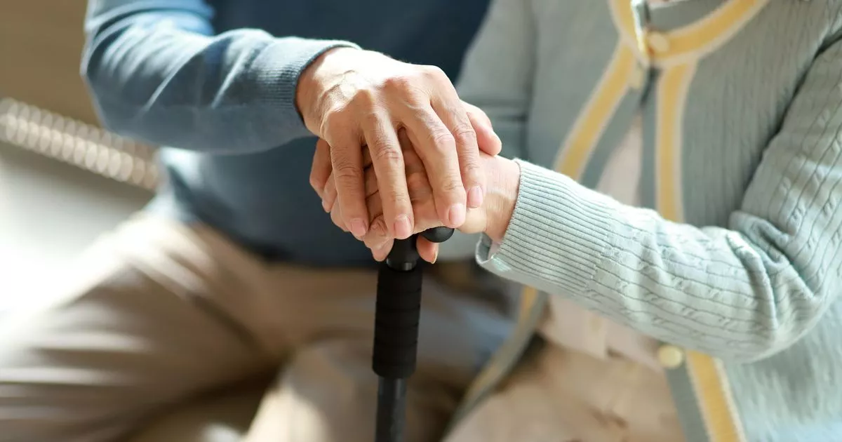 Featured image for Hand Signs May Indicate Dementia Risk