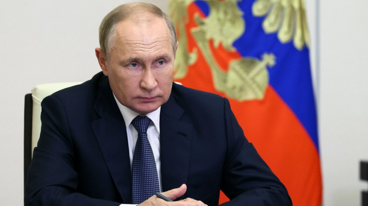 Russia targets ICC prosecutor with arrest warrants in response to Putin's warrant.