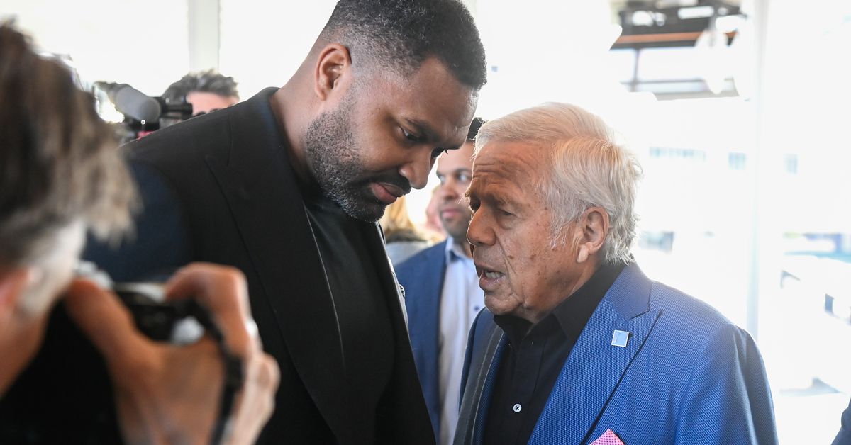 "Patriots' Jerod Mayo Plans Cash-Heavy Rebuild for Offseason"