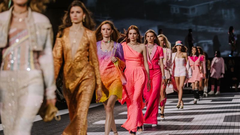 Chanel's Cruise 2024 Show: Hollywood Glamour and Fashion Finesse.
