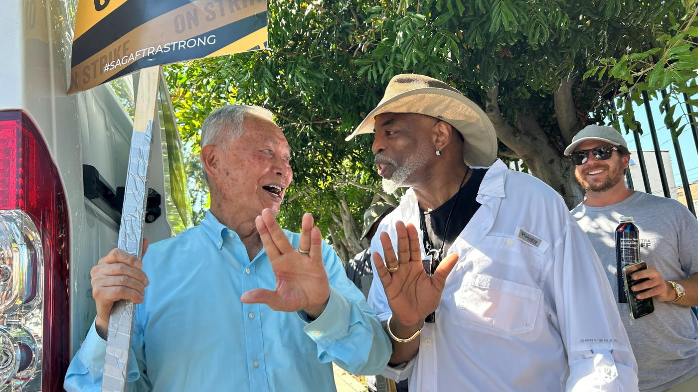 'Star Trek' Celebrities Rally on Hollywood's Picket Lines