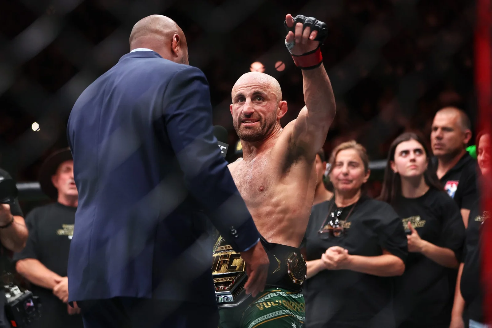 Volkanovski puzzled by Silva's Topuria training plan after UFC 325 win