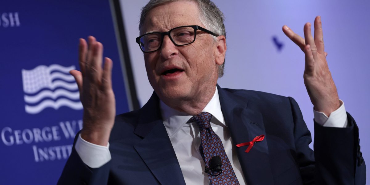 Bill Gates predicts AI's impact on Amazon, Google, and search engines.