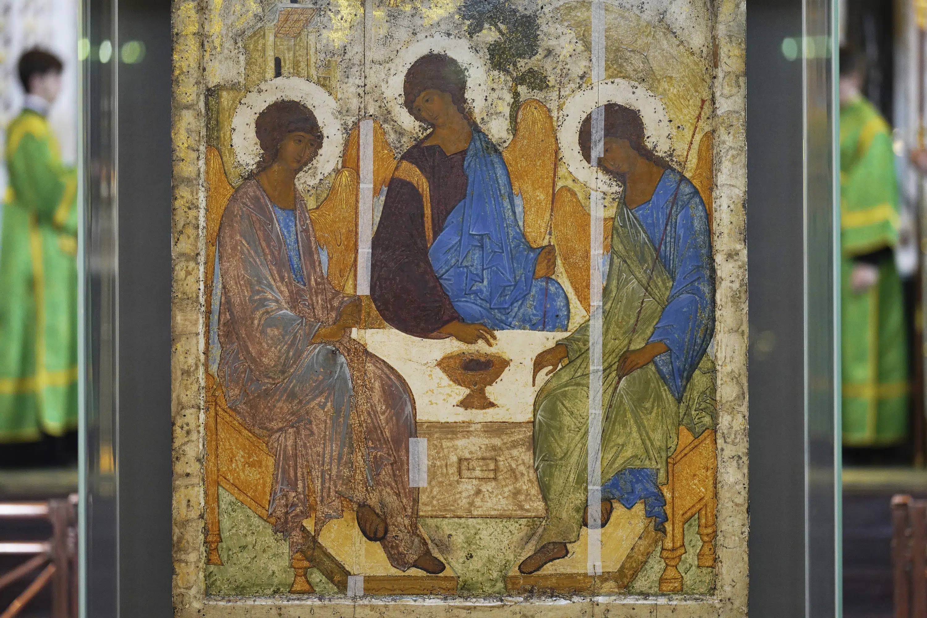 Featured image for Controversy as Russia's iconic artwork transferred from museum to church.