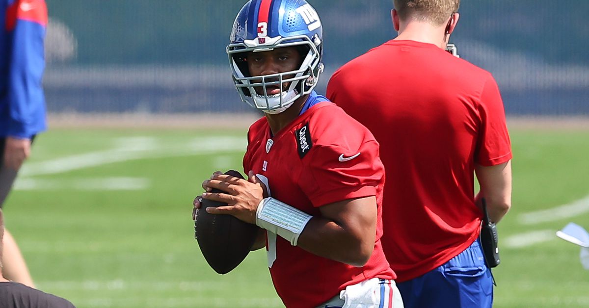 Featured image for Giants Training Camp Preview: Key Battles and Roster Insights