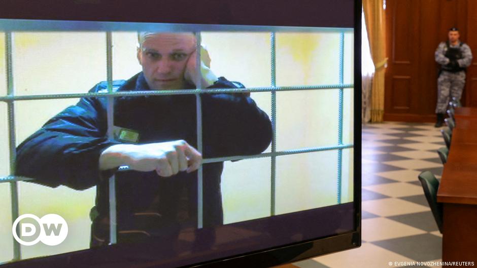 "Navalny's Jail Time Extended to 19 Years: Putin's Fear of Dissent Grows"