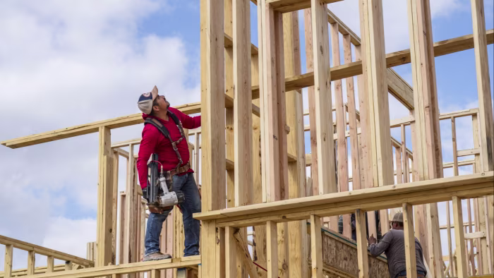 US Housing Sector Hits Five-Year Low Amid Economic Uncertainty