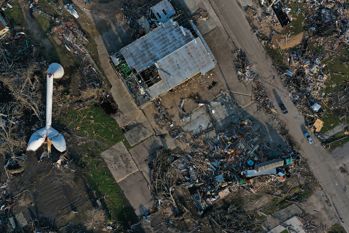 The Complex Relationship Between Climate Change and Tornadoes.