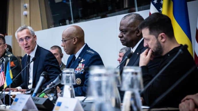 Officials from US, EU, and Ukraine explore potential peace talks with Russia