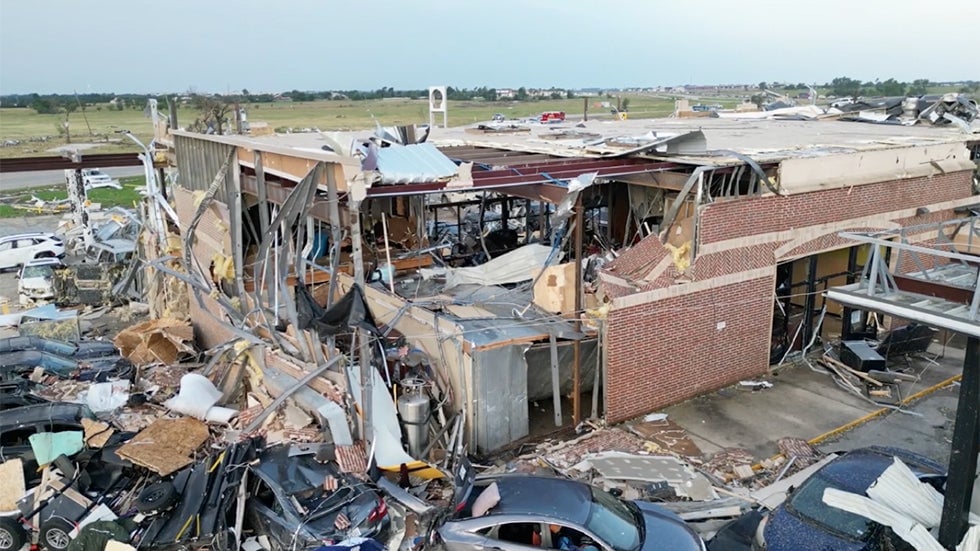 Featured image for Deadly Tornadoes Ravage Central US, 15 Dead