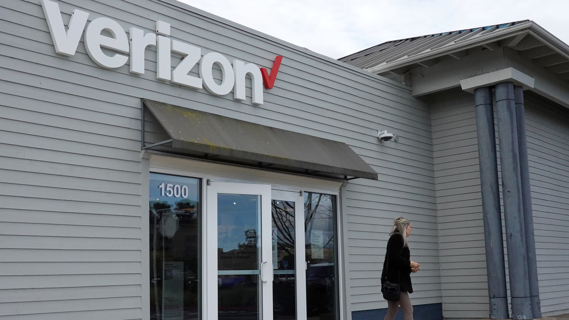 Featured image for Verizon Raises Profit and Revenue Guidance After Strong Q2 Performance