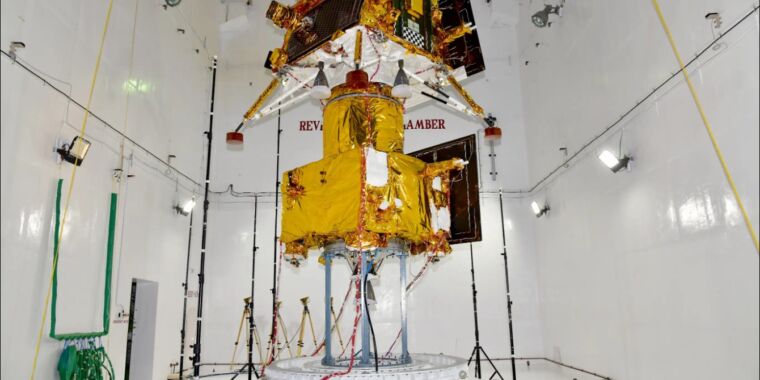 Featured image for India Successfully Retrieves Chandrayaan-3 Propulsion Module to Earth's Orbit
