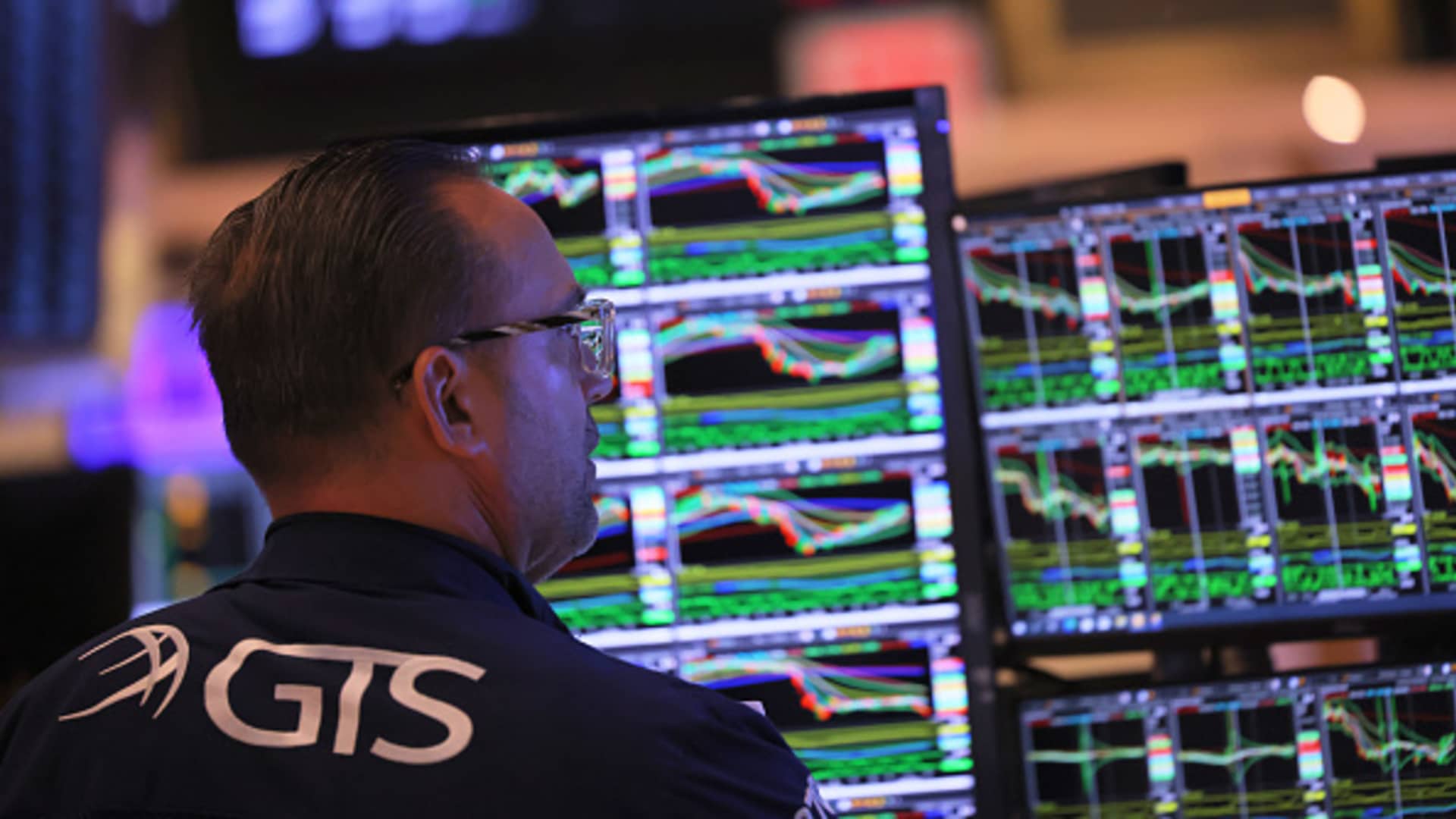 "Overbought Stocks and AI Momentum: A Look at Wall Street's Latest Trends"