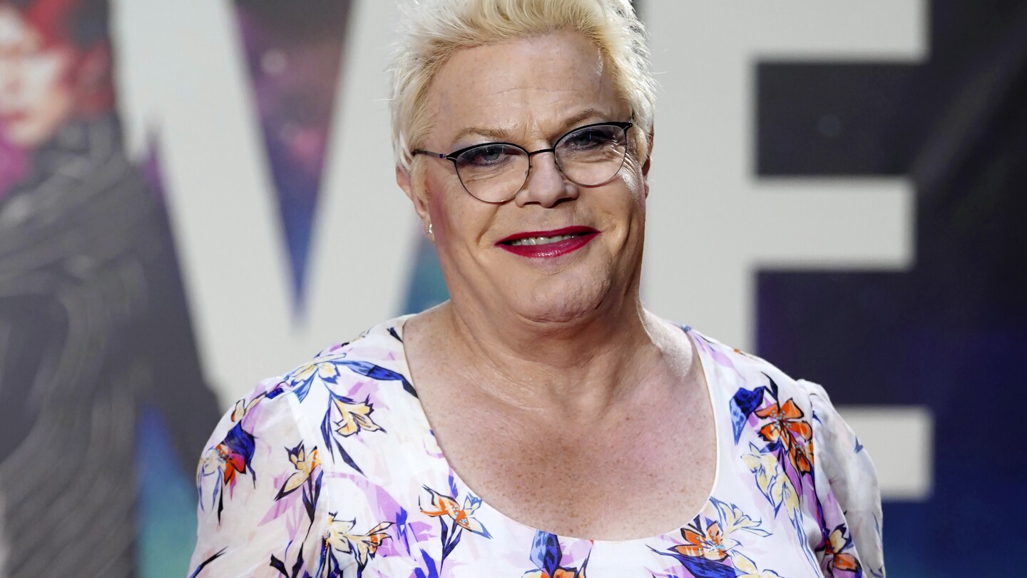 Featured image for Eddie Izzard brings solo 'Hamlet' to New York stage