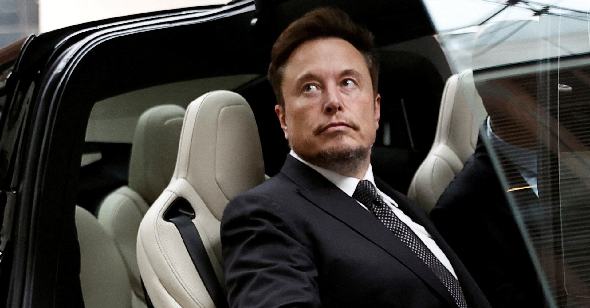 "Elon Musk Forecasts AI Surpassing Human Intelligence in 2023"