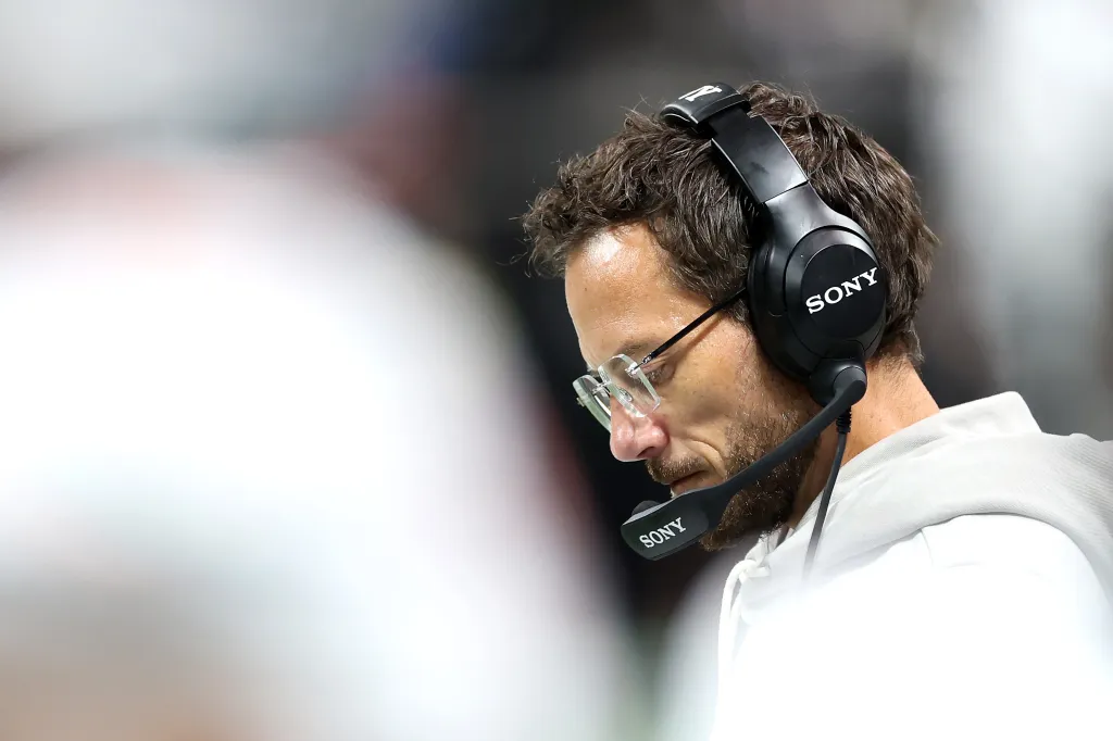 Featured image for Jets' Bold Moves at Trade Deadline Shake Up NFL Landscape