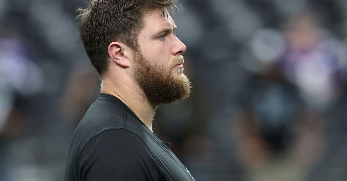 Featured image for Raiders' QB Dilemma: O'Connell to Start, Miller Out