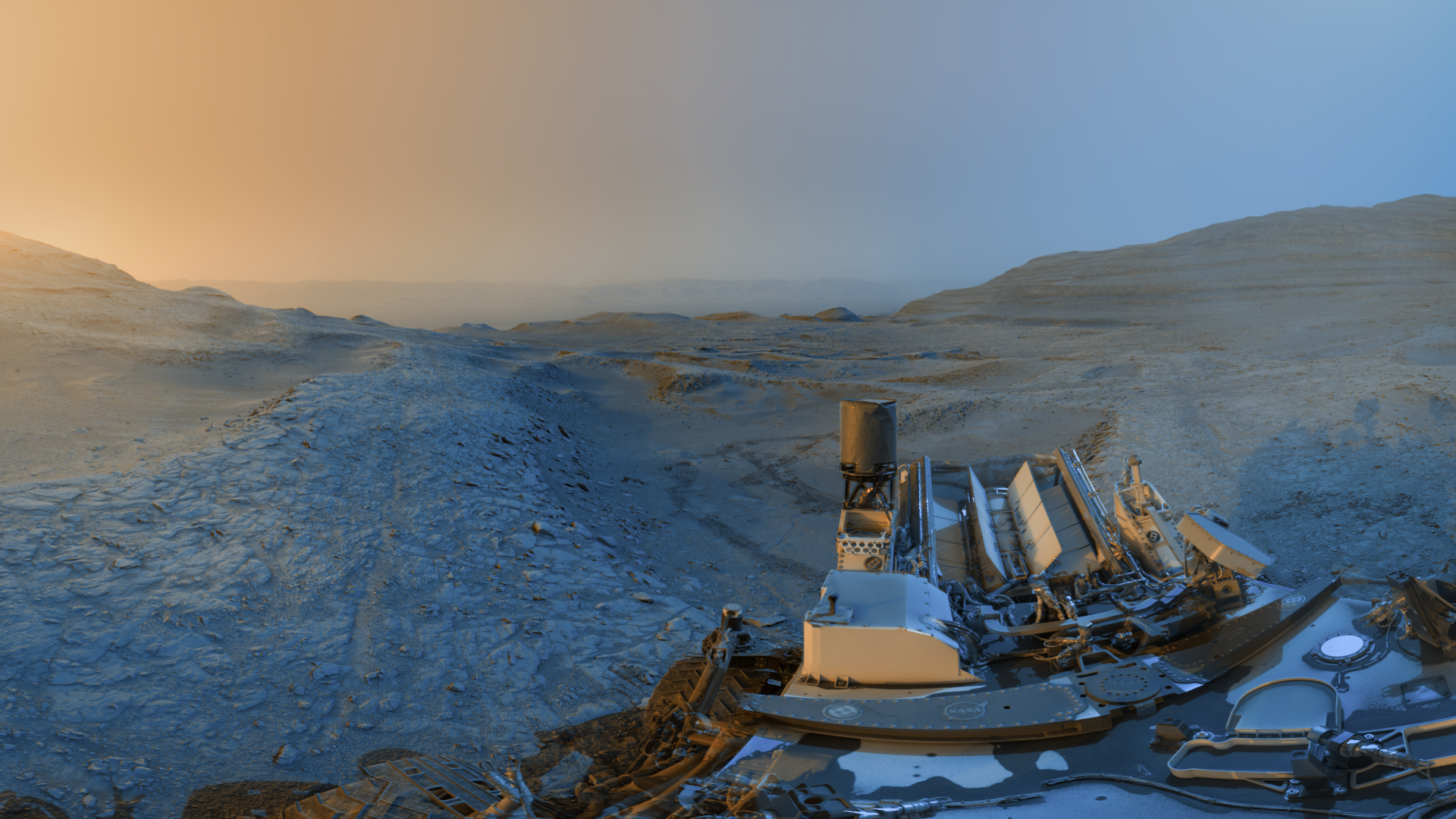 Featured image for NASA's Curiosity Rover Shares Stunning Mars Panorama and Greetings