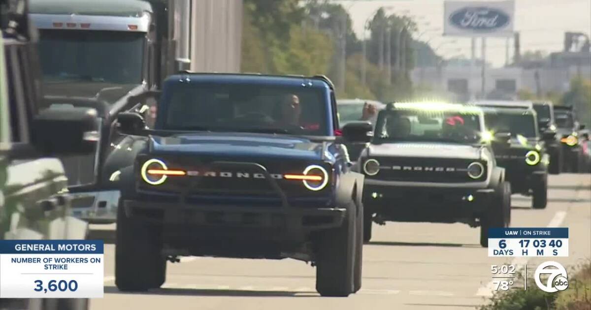 Auto Industry Solidarity: Ford Broncos and Jeeps Unite in Support of UAW Strike
