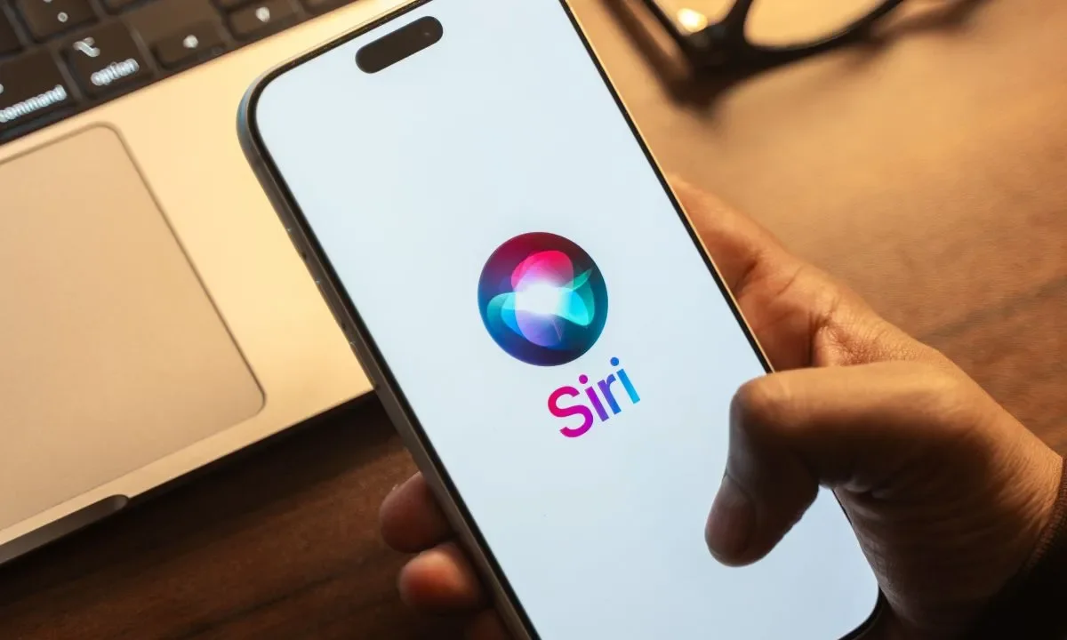 Apple Bets on AI-Enhanced Siri Ahead of WWDC