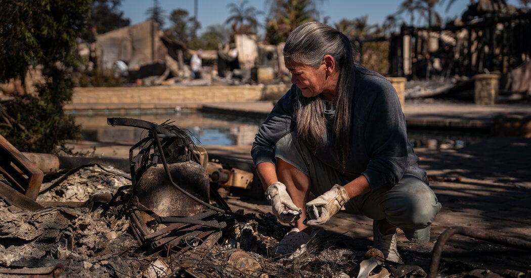 Featured image for Southern California Wildfire: Residents Return to Devastation as Firefighters Gain Ground