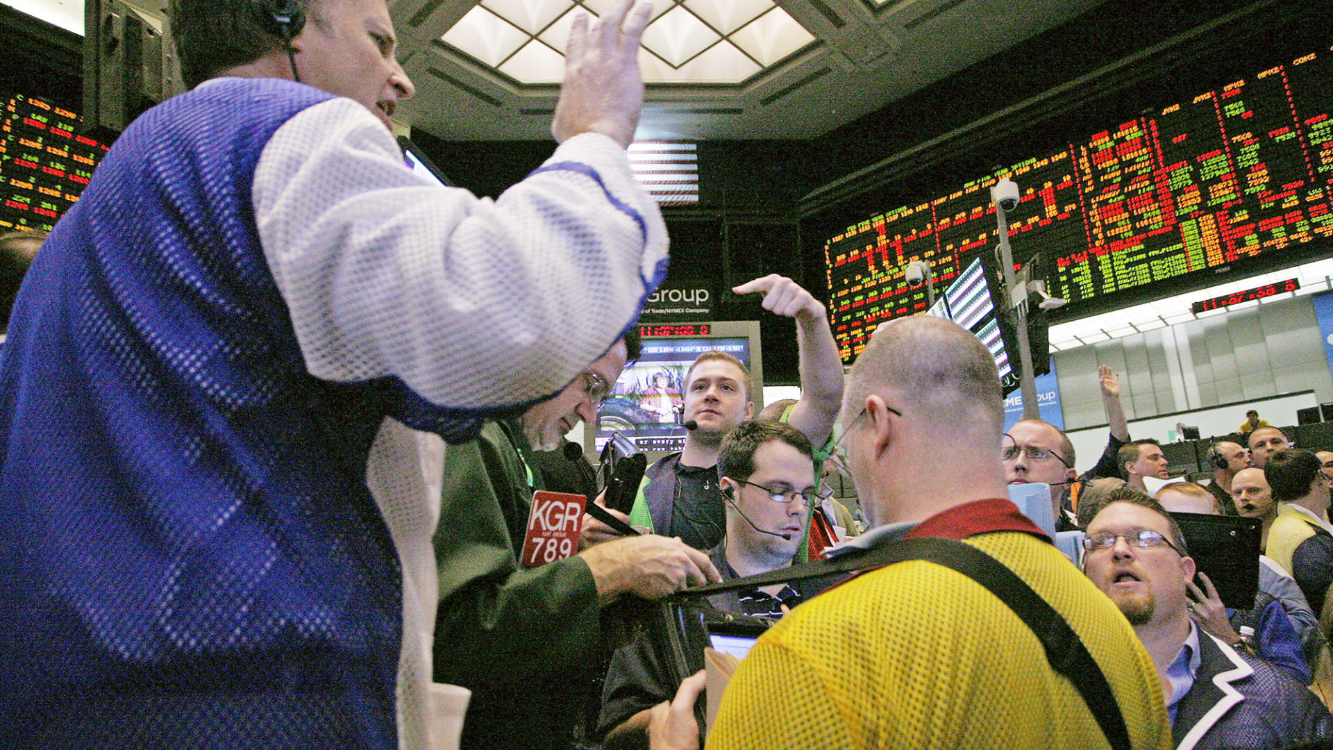 "Treasury Yields Surge as Job Market Strengthens and Investors Await Fed Decision"