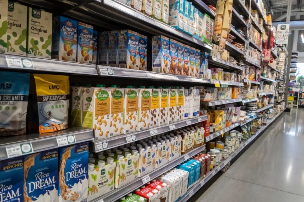 Featured image for "Top Dietitian Ranks Cow's Milk and Soy Milk as Healthiest Choices"