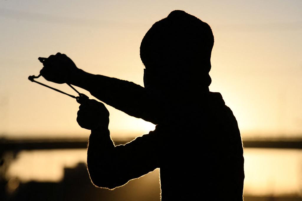 Brave 13-year-old thwarts attempted kidnapping with slingshot.