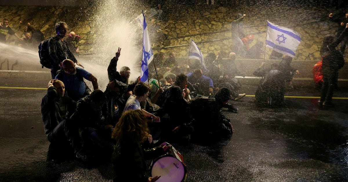 "Israeli Protests Escalate Amid Government Crackdown and Hostage Crisis"