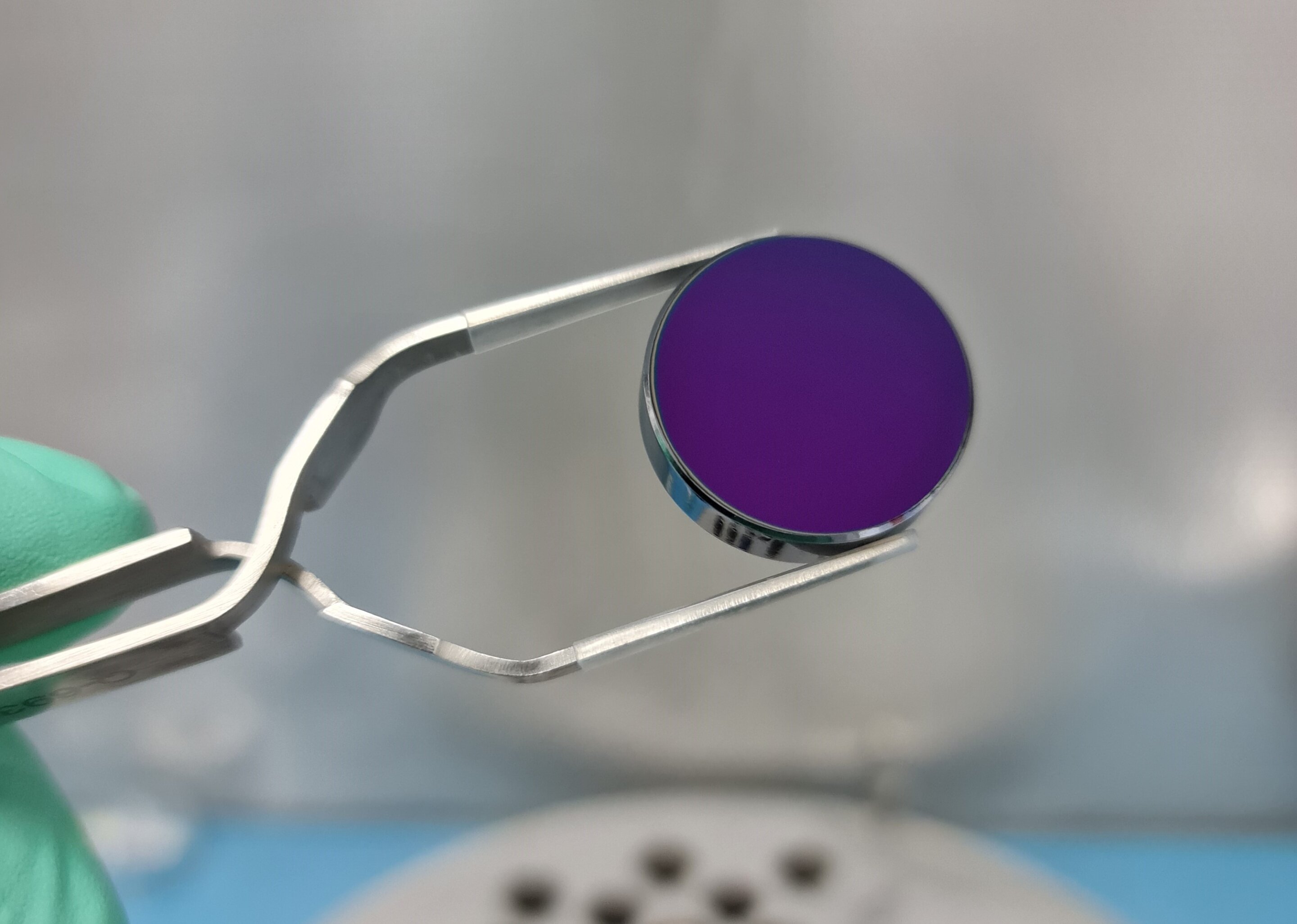 Breakthrough: Scientists Develop Groundbreaking Supermirrors for Mid-Infrared Spectrum