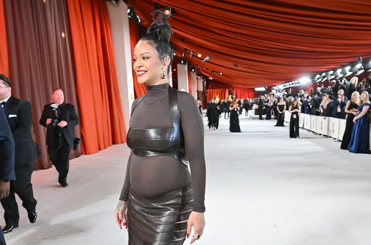 Rihanna's Louis Vuitton Baby Bump Takes Paris Fashion Week by Storm.