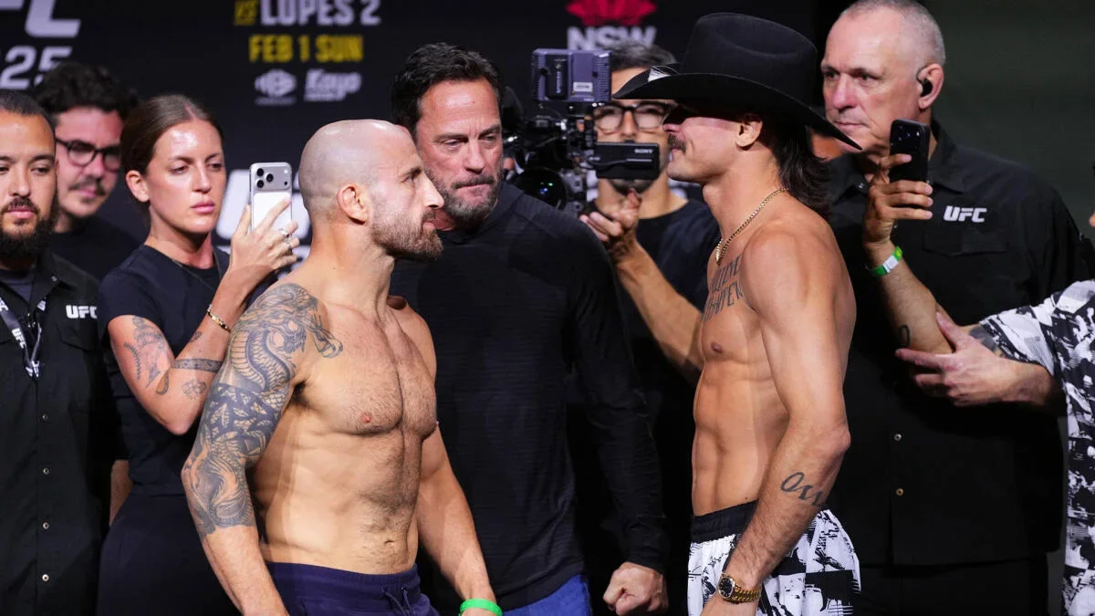 Salkilld earns neck-crank victory as Teixeira grinds out Tuivasa at UFC 325