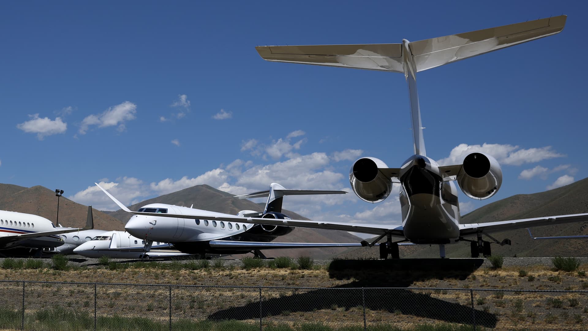 Featured image for JPMorgan Offers Private Jet and Butler Services