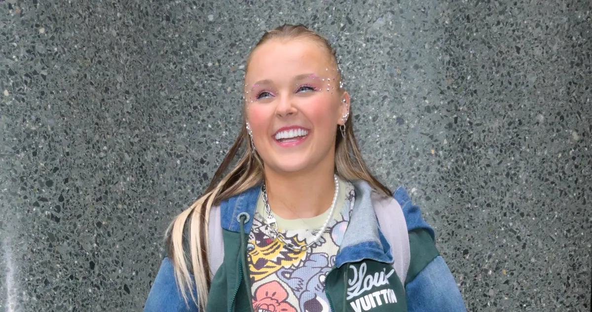 Featured image for JoJo Siwa Confirms Romantic Relationship with Chris Hughes