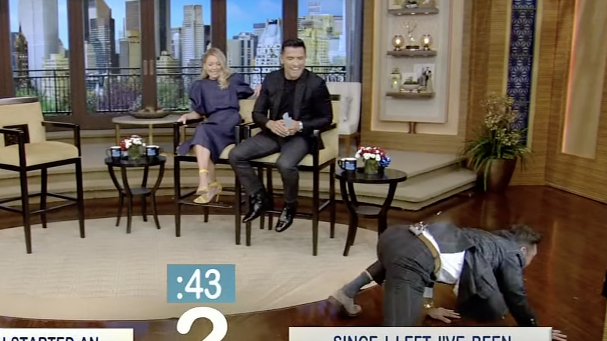 Featured image for Ryan Seacrest's Odd Behavior on Live! Return Raises Eyebrows