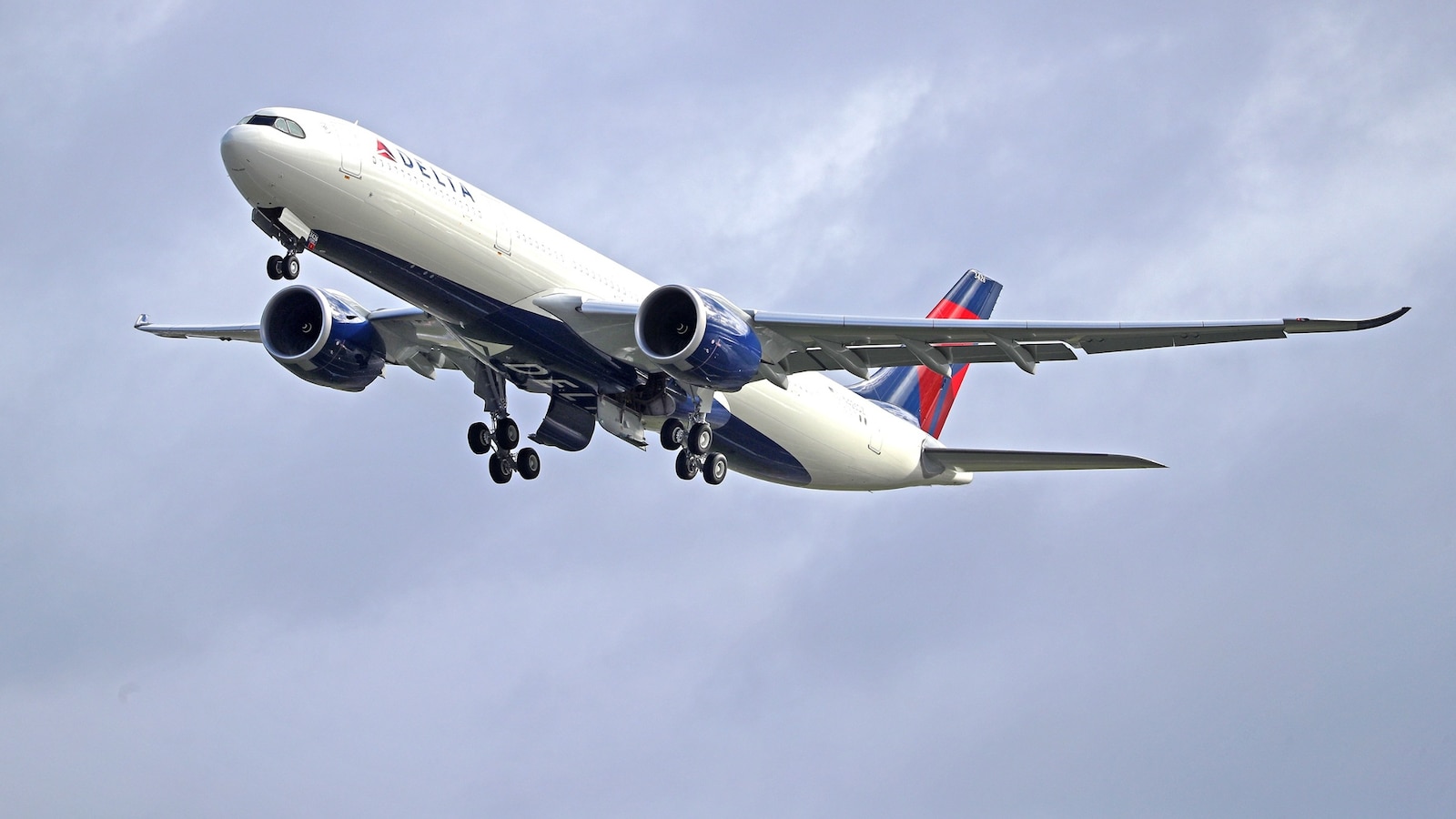 Featured image for Delta Boeing Plane Investigated by FAA After Losing Nose Wheel Before Takeoff