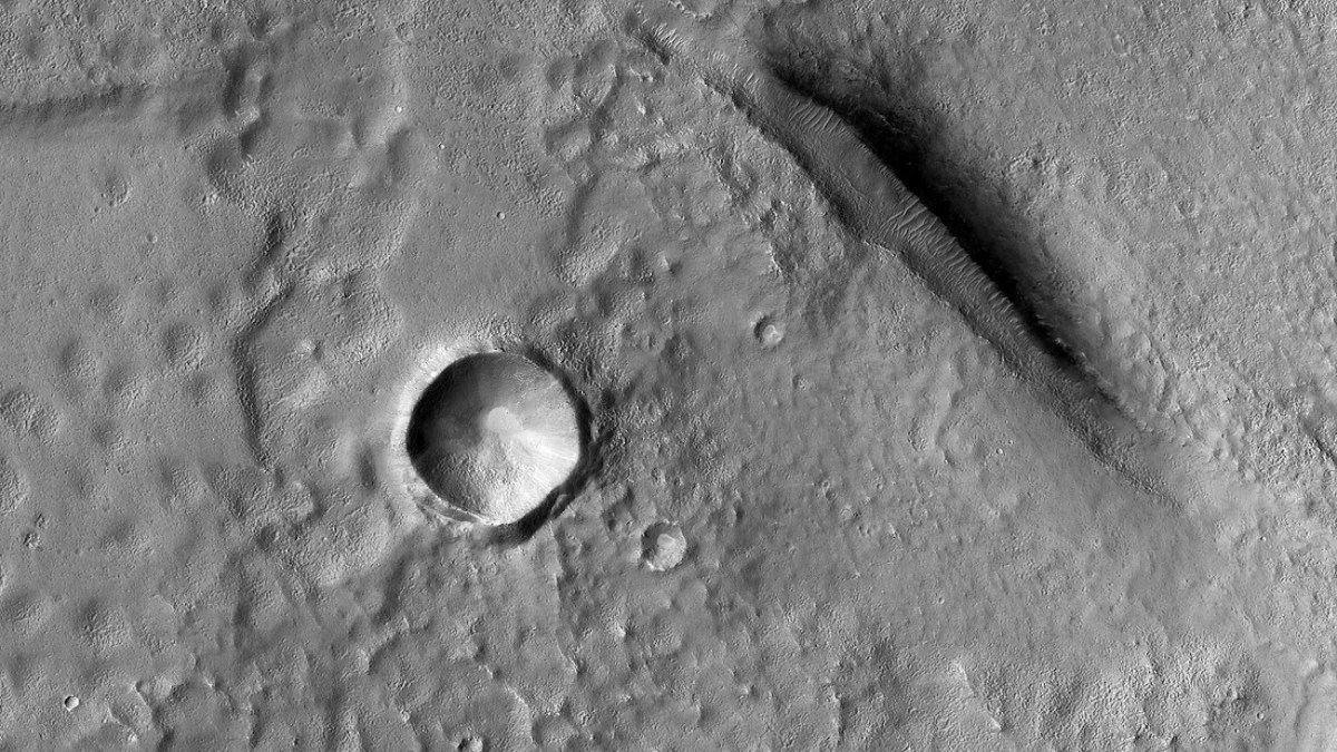 Mysterious Martian Patterns Reveal Clues to Ancient Water Presence