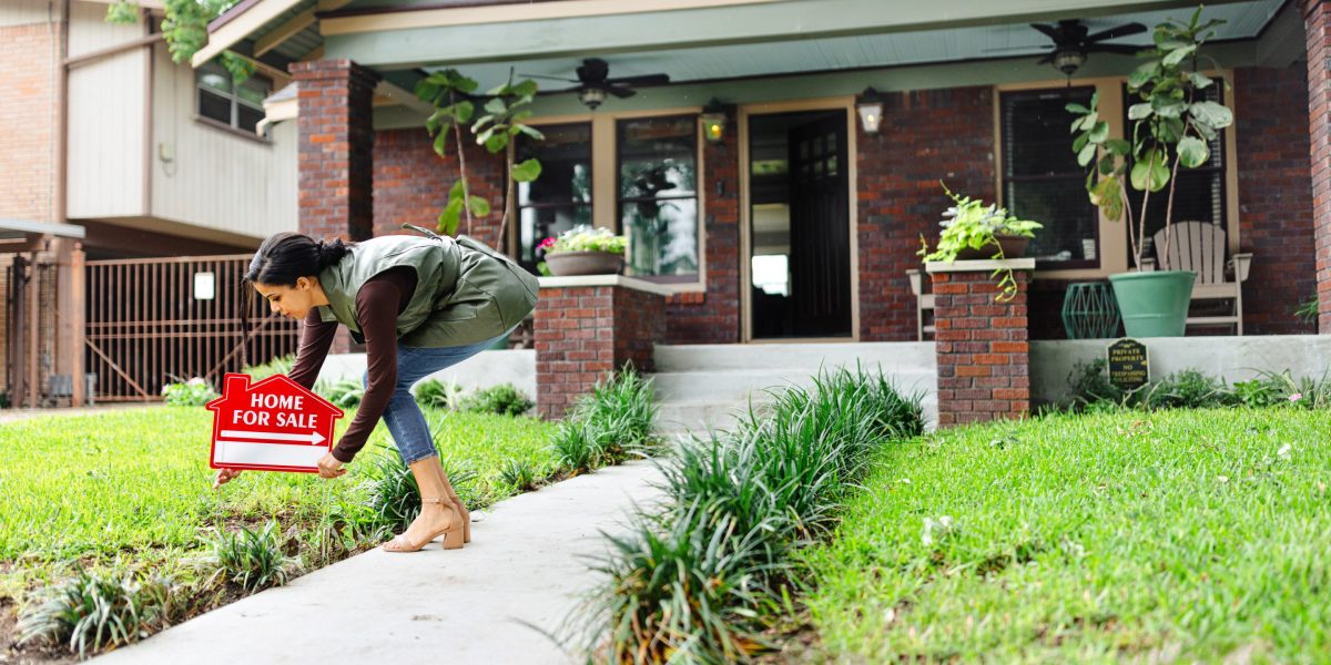 U.S. Home Sellers Outnumber Buyers by Half a Million, Shifting Market Dynamics