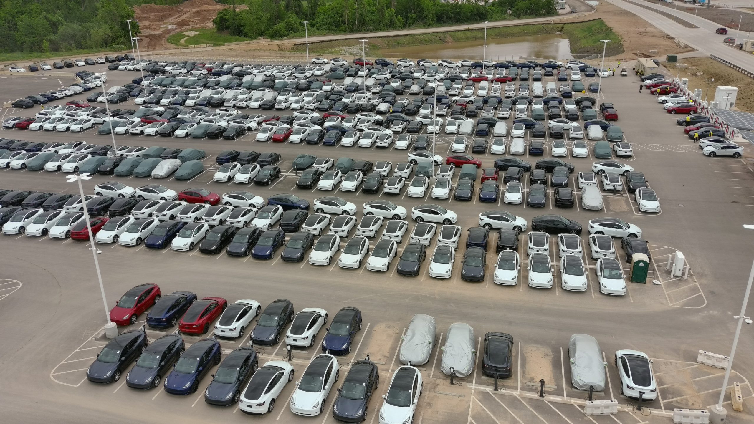 Tesla Issues Software Update to Fix Rearview Camera Glitch in 200K Vehicles